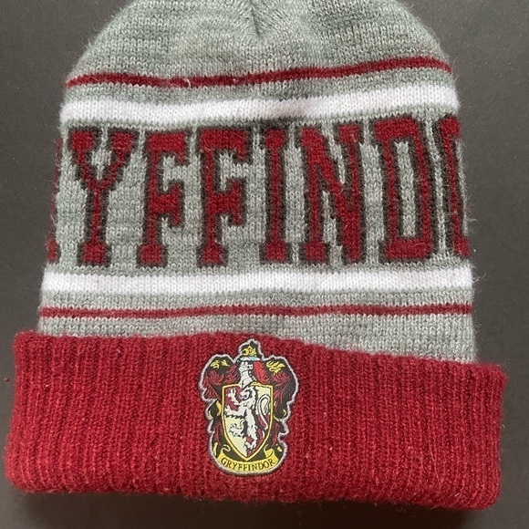 Harry Potter Gryffindor Hat w/ Crest Patch Knit Beanie - Picture 3 of 9